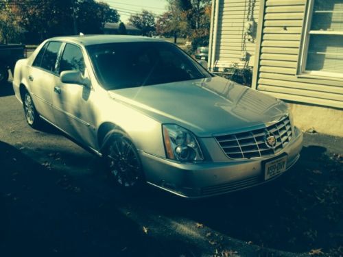 2009 cadillac dts 124k prestine condition like new silver with blk leather