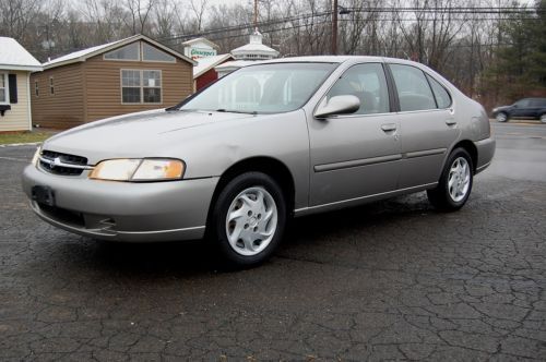 No reserve    great running 1999 nissan altima gxe,  2.4 liter 4 cylinder, auto