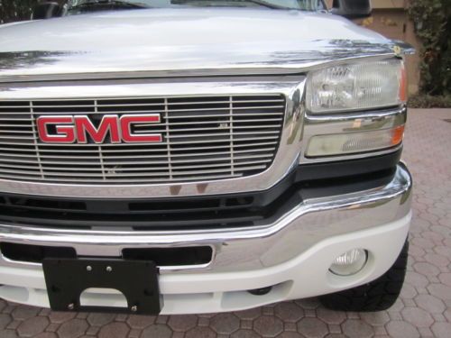 Sell used 05 GMC SIERRA 2500 HD 4X4 CREW CAB SLT DURAMAX ...