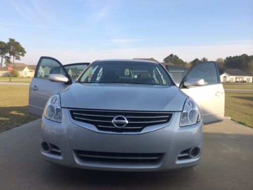 2012 nissan altima 2,5 s sedan with leather and anniversary package *no reserve*