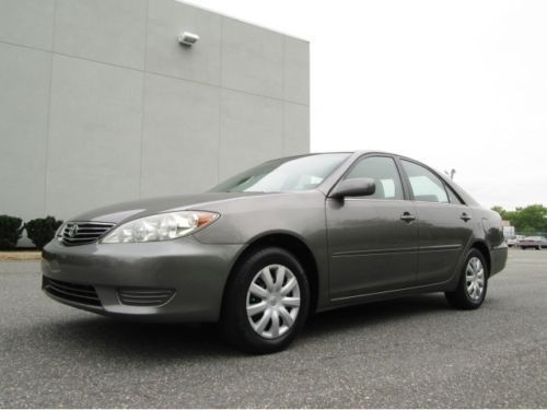 2006 toyota camry le sedan moonroof 1 owner looks and runs excellent