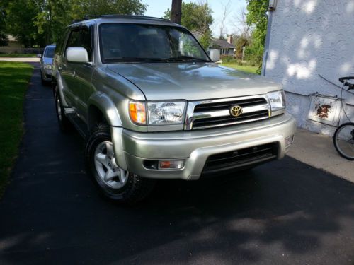 Toyota 4runner,limited edition, 4x4, off road package, clean inside and out.