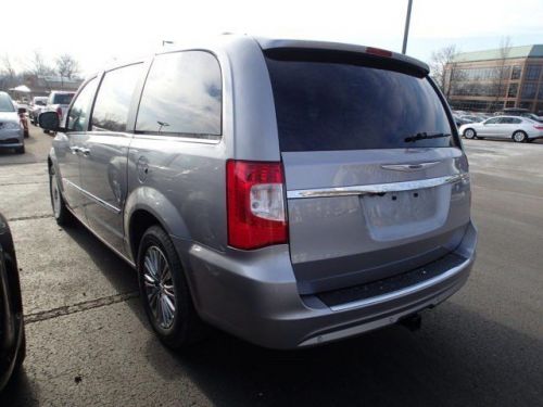 2014 chrysler town & country