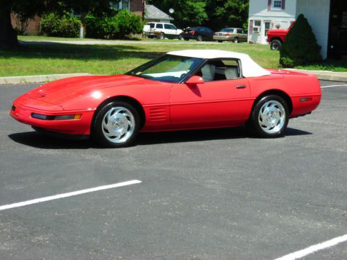 1993 corvette convertible, 11k actual miles, red/white, all originaleverthing