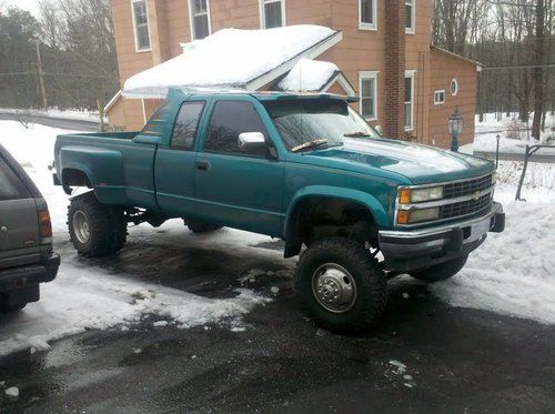 1993 chevrolet 3500extended cab 4wd dually p/u 5.7l v8 9" lift