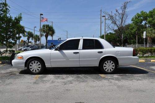 2006 ford crown victoria p71,police package, clean car,dealer serviced,one owner