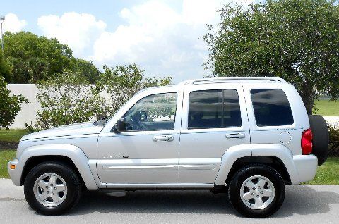 Silver~chrome~michelins~leather~sunroof~automatic~sharp~03 04 05 06~explorer