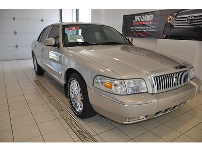 Low mileage one 1 owner non-smoker heated leather adjustable pedals auto climate