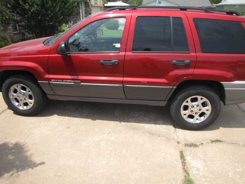 2001 jeep grand cherokee laredo. 105kmiles in great shape. runs and drives good