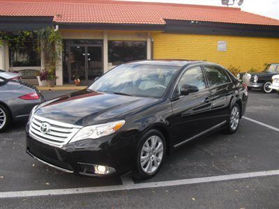 One owner, fl car, carfax certified, rear camera, sunroof, leather, aux, usb
