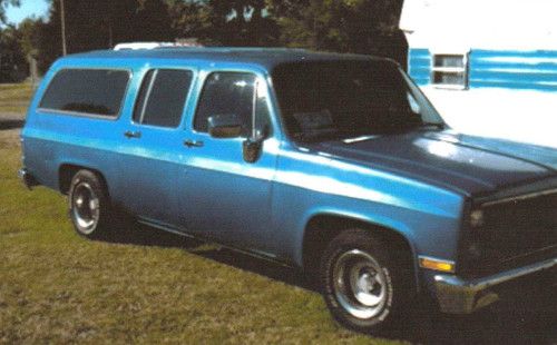 1985 chevrolet suburban 350 v8 - 50,000 miles - newer tires