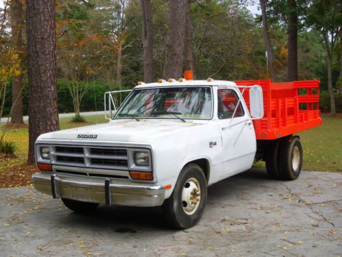 1987 dodge d350 1 ton stake bed 44,000 orginial miles highly maintaned