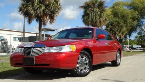 1998 lincoln town car  signature, rare colors , cd, heated seats , mint !