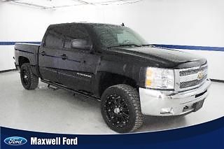 12 silverado 1500 crew cab z71 4x4, leather, wheels, levelling kit,clean 1 owner