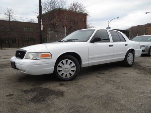 White p71 ex police 44k miles 836 engine hrs pw pl cruise am/fm cd nice