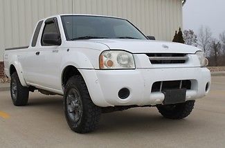 2002 nissan frontier white xe king cab 4x4!runs and drives but engine has a miss