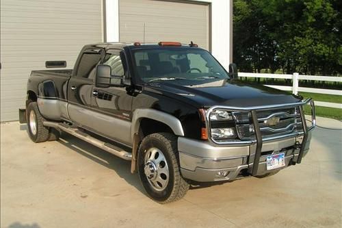 Black/gray 4wd crew cab duramax diesel dually  auto fully loaded