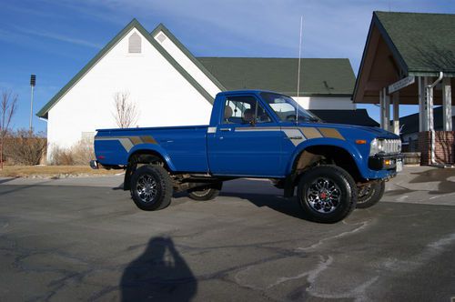 1982 toyota sr5 4x4 pickup  awesome condition 53,400 original miles,