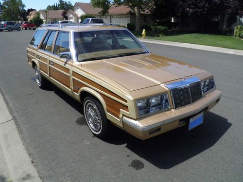 Town and couuntry woody station wagon 1985