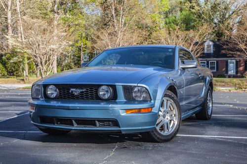 2005 ford mustang gt / great condition!
