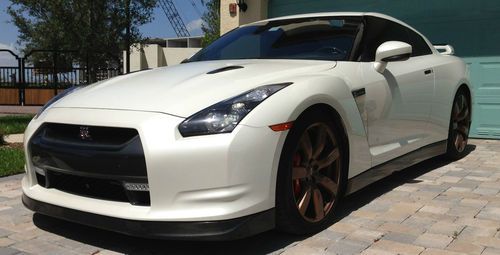 World's most beautiful pearl white 2010 nissan gt-r? you decide! won't last long