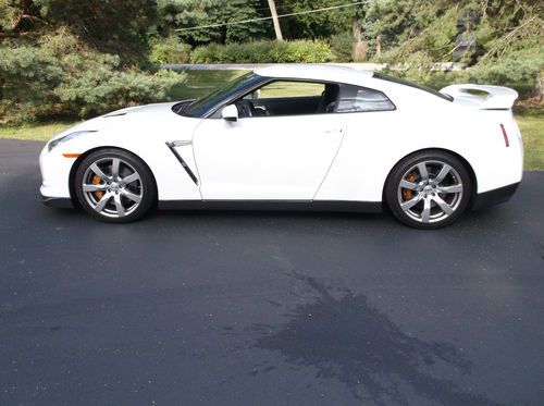 Nissan gtr 2009 only 1088 miles all original pristine condition