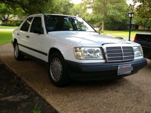 1987 mercedes benz 300d turbo diesel sedan,white,clean carfax,low miles,texas ca