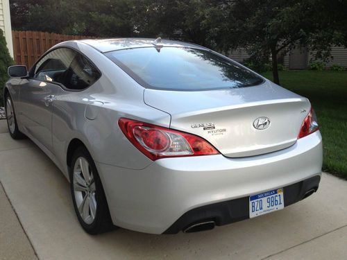 2010 hyundai genesis coupe 2.0t premium coupe 2-door 2.0l