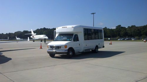 Ford 15 passenger bus, white, great condition, vin#1fdxe45p25b00781