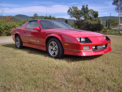 1987 chevy camaro iroc z28 305ci,tpi, auto.,red on red, sharp!! priced right!!!