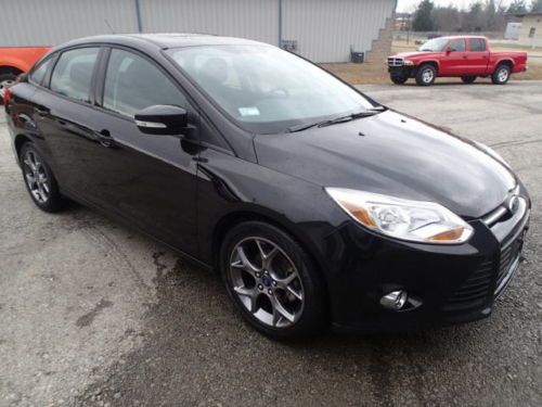 2013 ford focus se, leather, moonroof, salvage, runs and drives, damaged