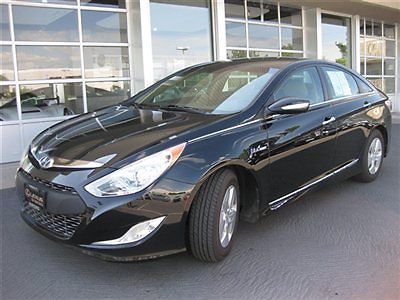 2011 hyundai sonata hybrid, low miles. only $13900!! one owner, clean car.