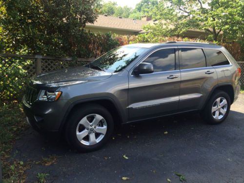 2011 jeep grand cherokee loaded very low miles excellent condition hemi