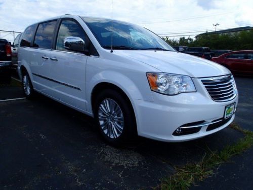 2013 chrysler town & country limited