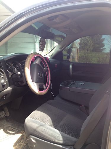 07.5 silver chevrolet duramax diesel 4x4, crew cab, great condition, low miles**