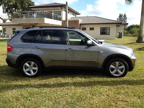 X5 30i 1-owner premium sport panoramic roof third row tv camera new extra clean