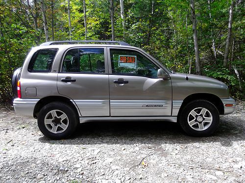 2002 chevy tracker lt gold, leather 4x4 4wd 6 cylinder luxury model