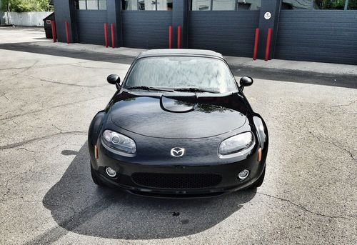 06 mx-5 miata / black / 30,000 miles / 6-speed / dvd &amp; nav / adult owned