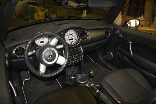 Find used 2006 Mini Cooper PARTS CAR-body, seats, dash, top, light only