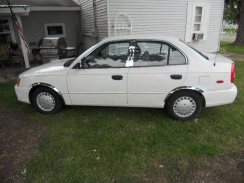 2002 hyundai accent gl sedan 4-door 1.6l