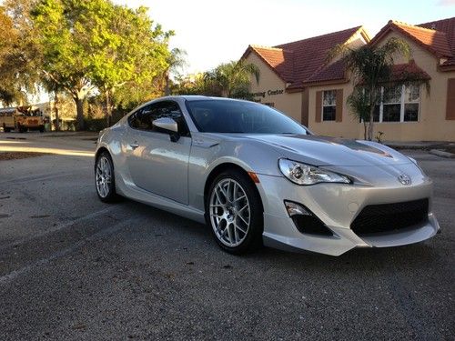 2013 scion fr-s w/ factory aero package &amp; warranty - only 250 miles - mint!!!