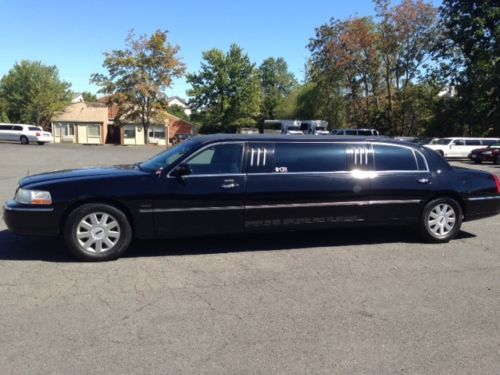 2004 lincoln town car royale 72 inch stretch limousine 4-door 4.6l