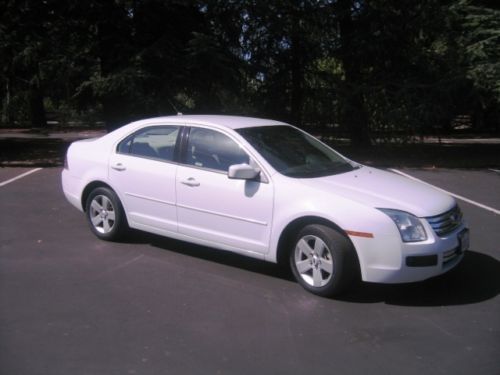 2007 ford fusion se sedan 4-door 2.3l, white, excellent condition, very clean