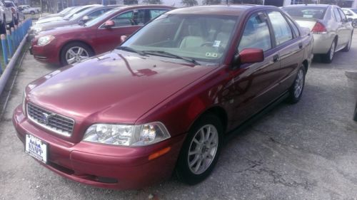 2004 volvo s40 sedan 4-door 1.9l  *clean carfax*