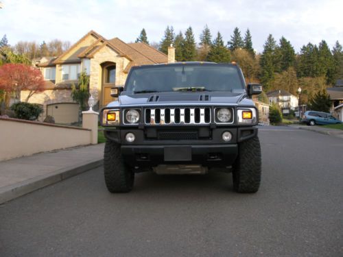 2006 hummer h2 low miles 90k. brand new tires, latest map disc