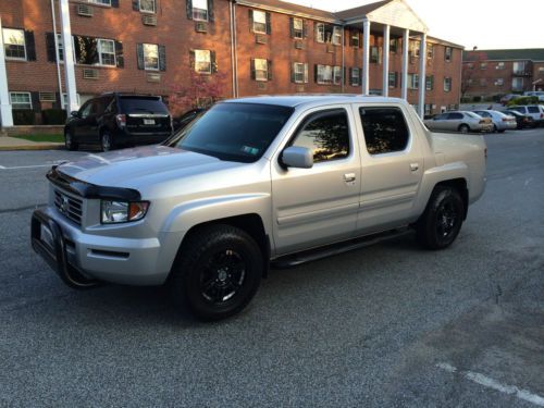 Clean 2006 ridgeline ! only 77k miles ! tons of aftermarket options !!