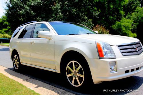 Showroom condition cadillac srx gleaming pearl white v-8 3rd row seating loaded