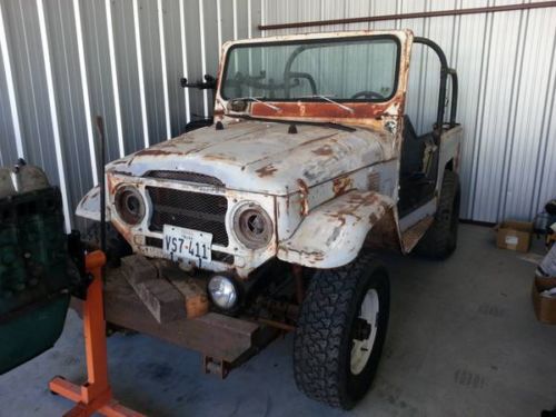 1975 toyota landcruiser fj40 with (2) 2f engines and parts