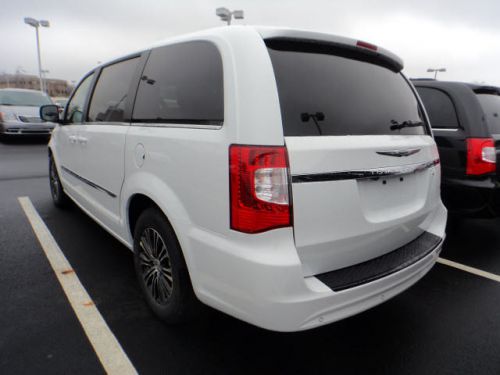 2014 chrysler town & country s