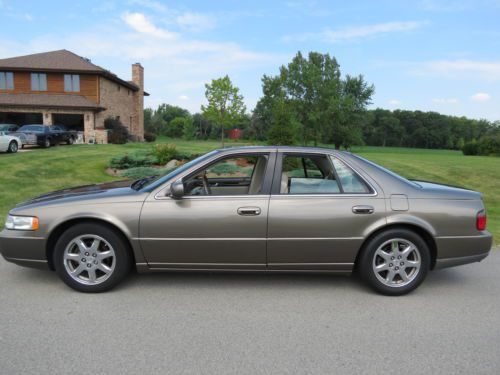2001 cadillac seville sts. beautiful, one family owned car since new.